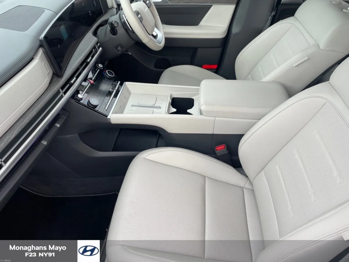 Hyundai Santa Fe PREMIUM 1.6 PETROL PLUG IN HYBRID - Image 4