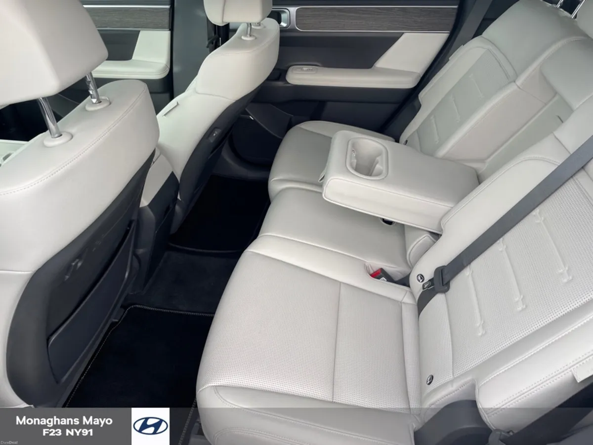 Hyundai Santa Fe PREMIUM 1.6 PETROL PLUG IN HYBRID - Image 6