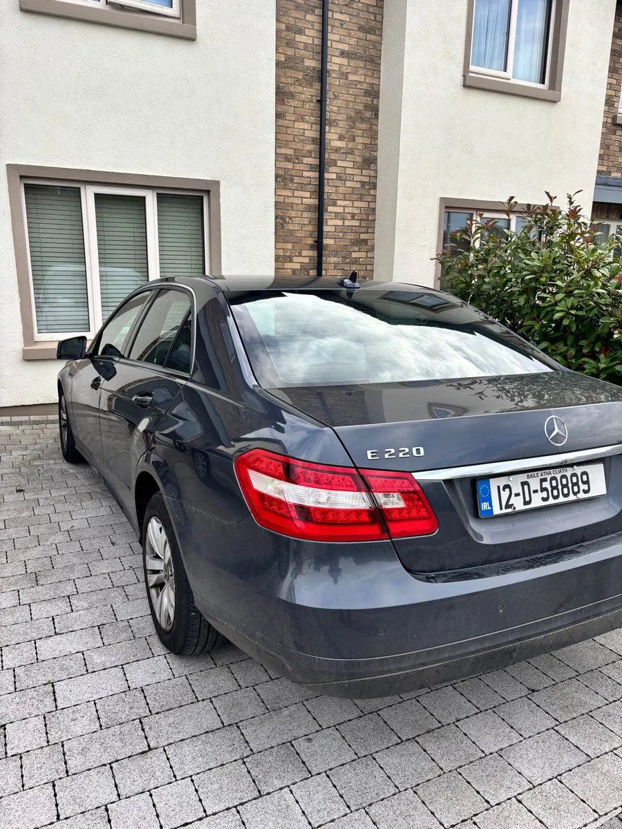 Mercedes E220 - Image 2