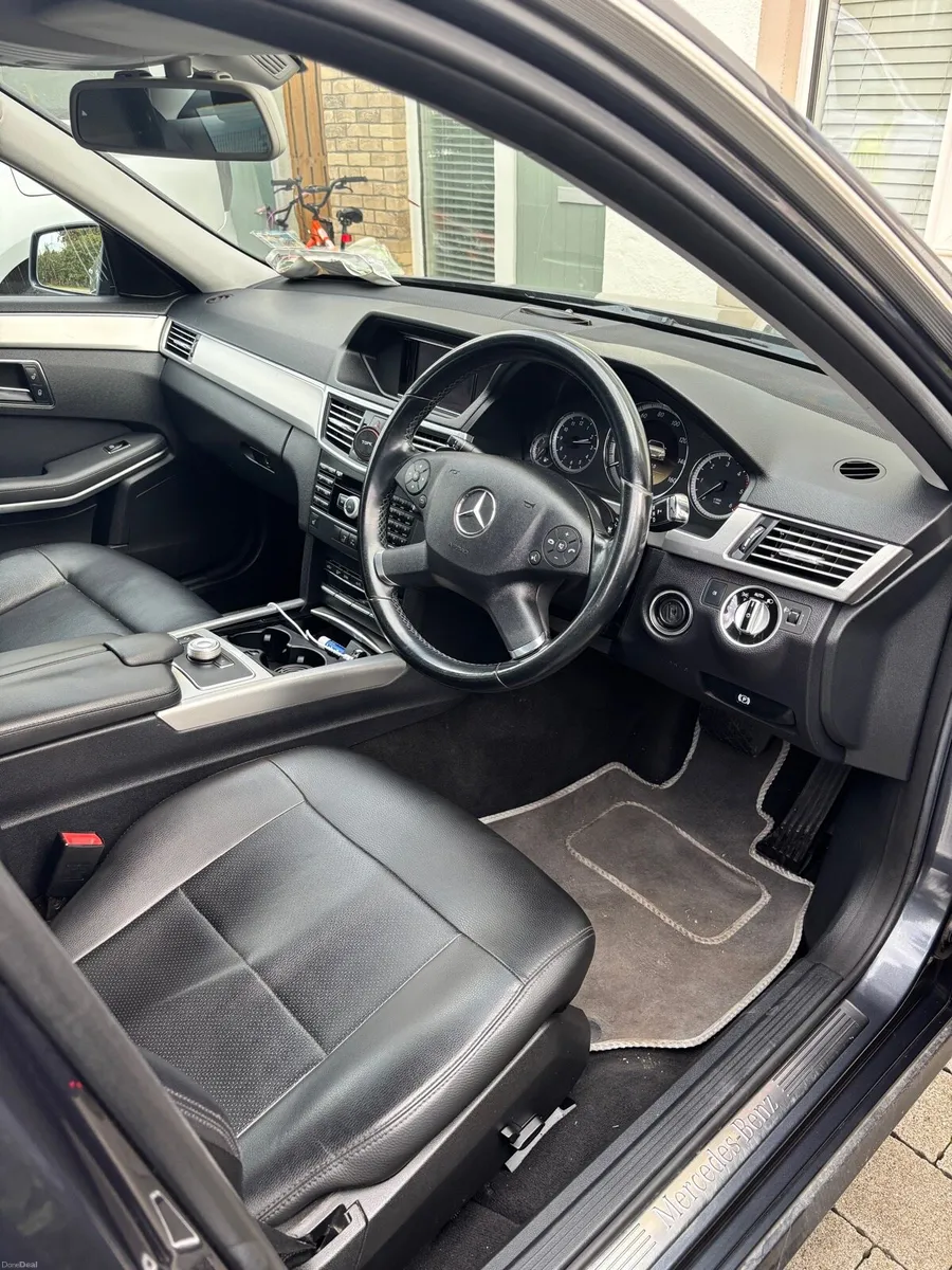 Mercedes E220 - Image 6