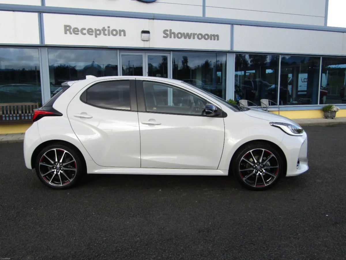 Toyota Yaris GR SPORT HEV CVT - Image 3