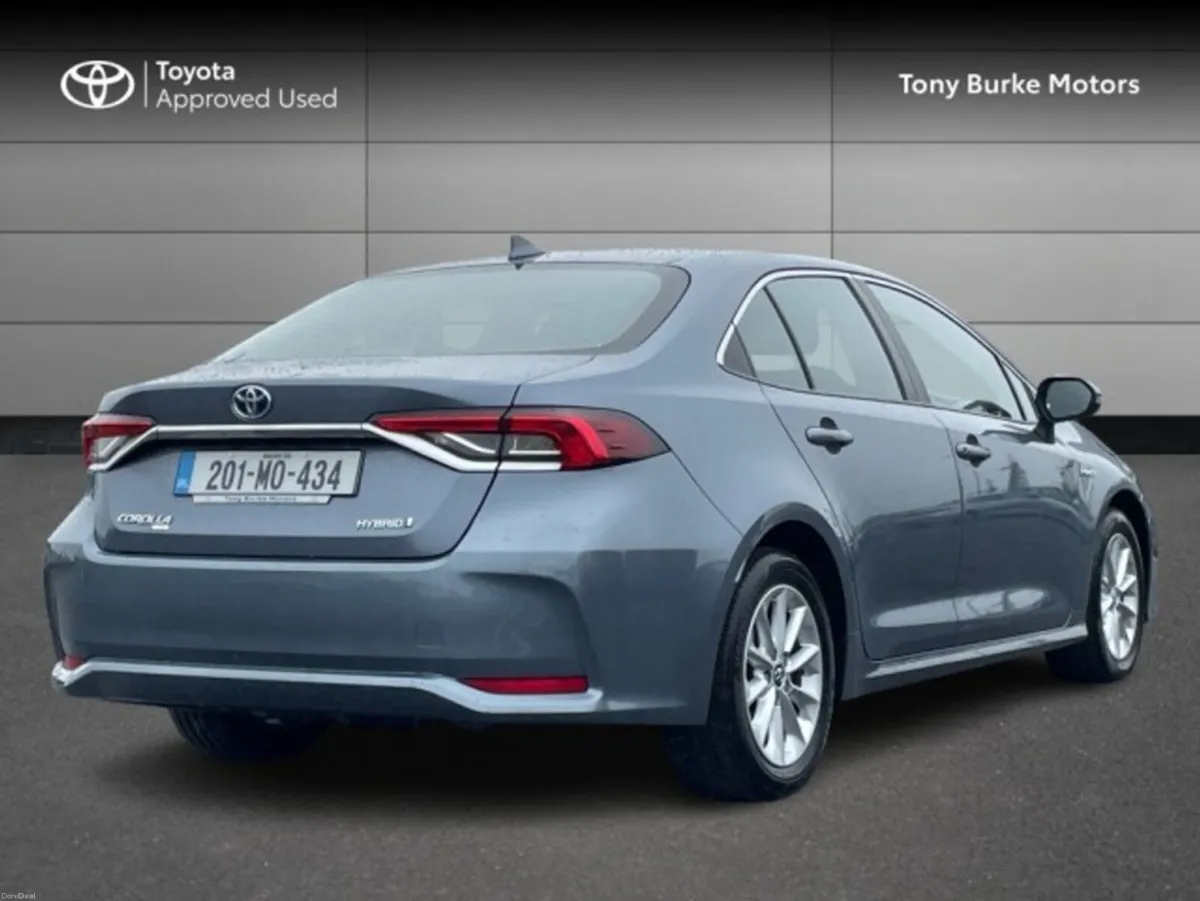 Toyota Corolla Saloon - Luna Edition - 1.8 Hybrid - Image 2