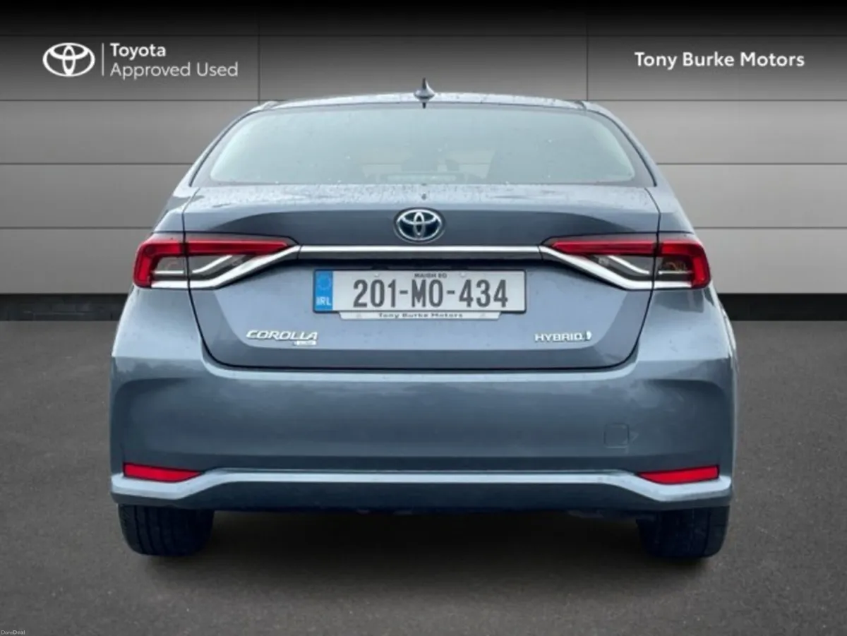 Toyota Corolla Saloon - Luna Edition - 1.8 Hybrid - Image 5