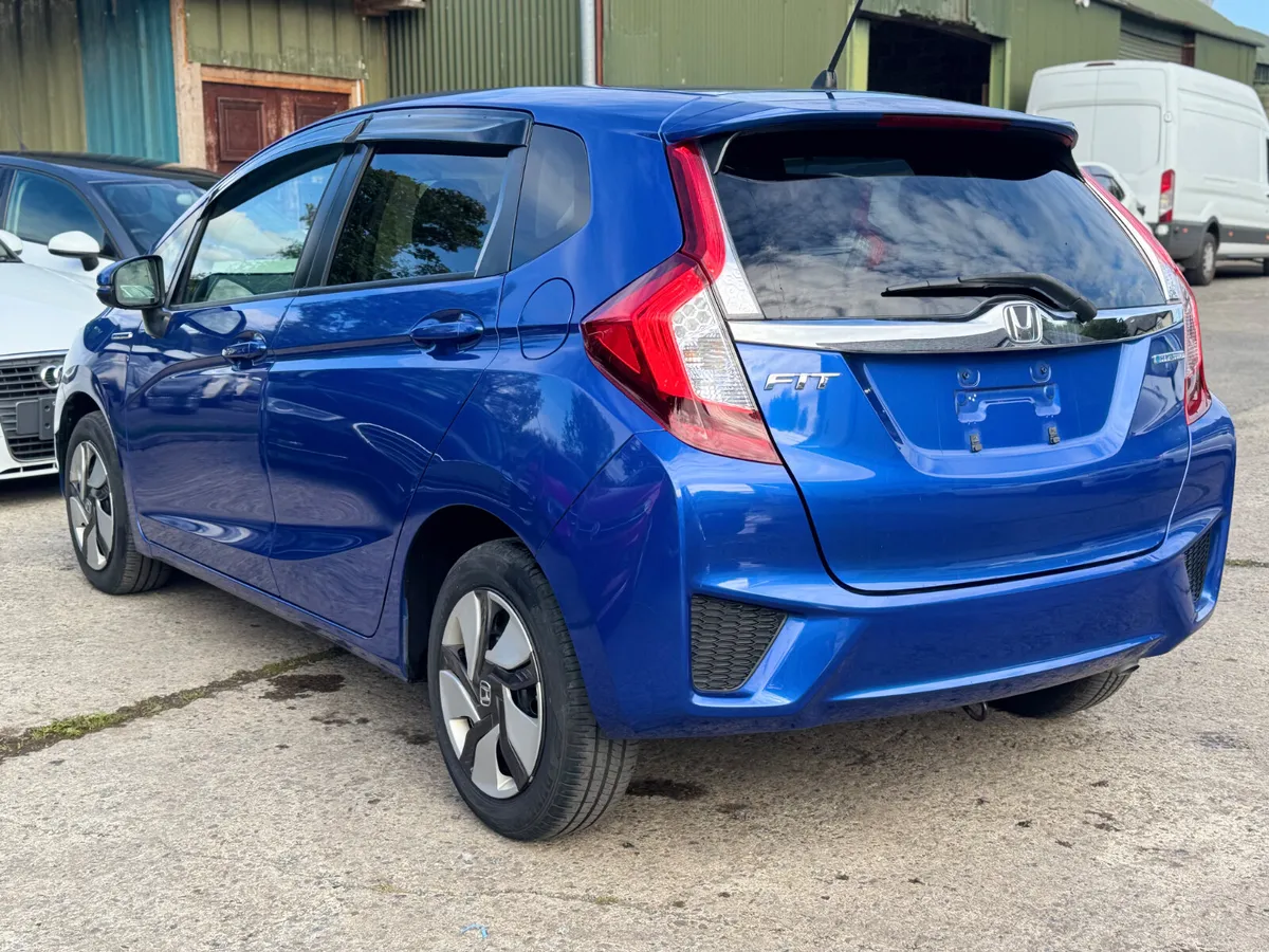 HONDA FIT 1.5L HYBRID 2014 2 Keys 41000KM ONLY - Image 6