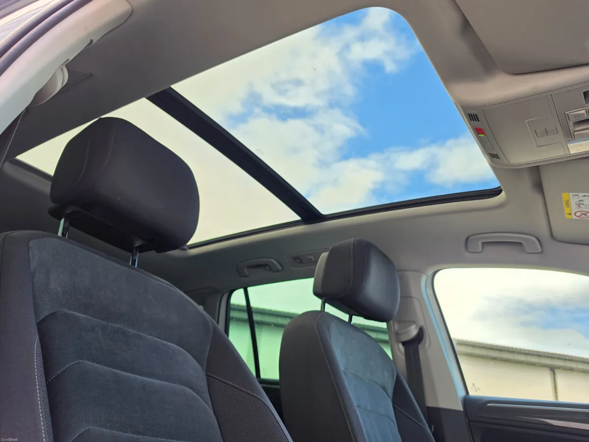 VW Tiguan 2019 R LINE PANORAMIC SUNROOF - Image 4