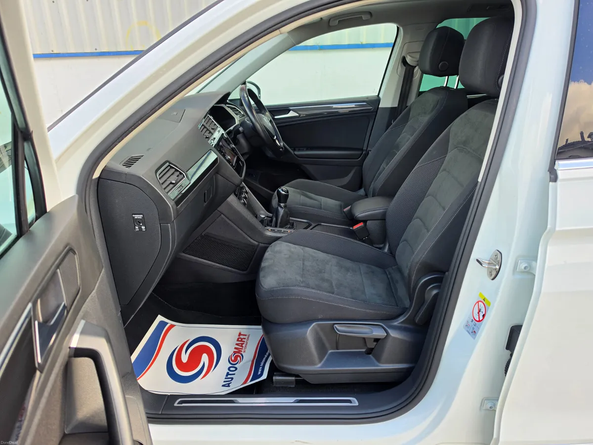 VW Tiguan 2019 R LINE PANORAMIC SUNROOF - Image 6