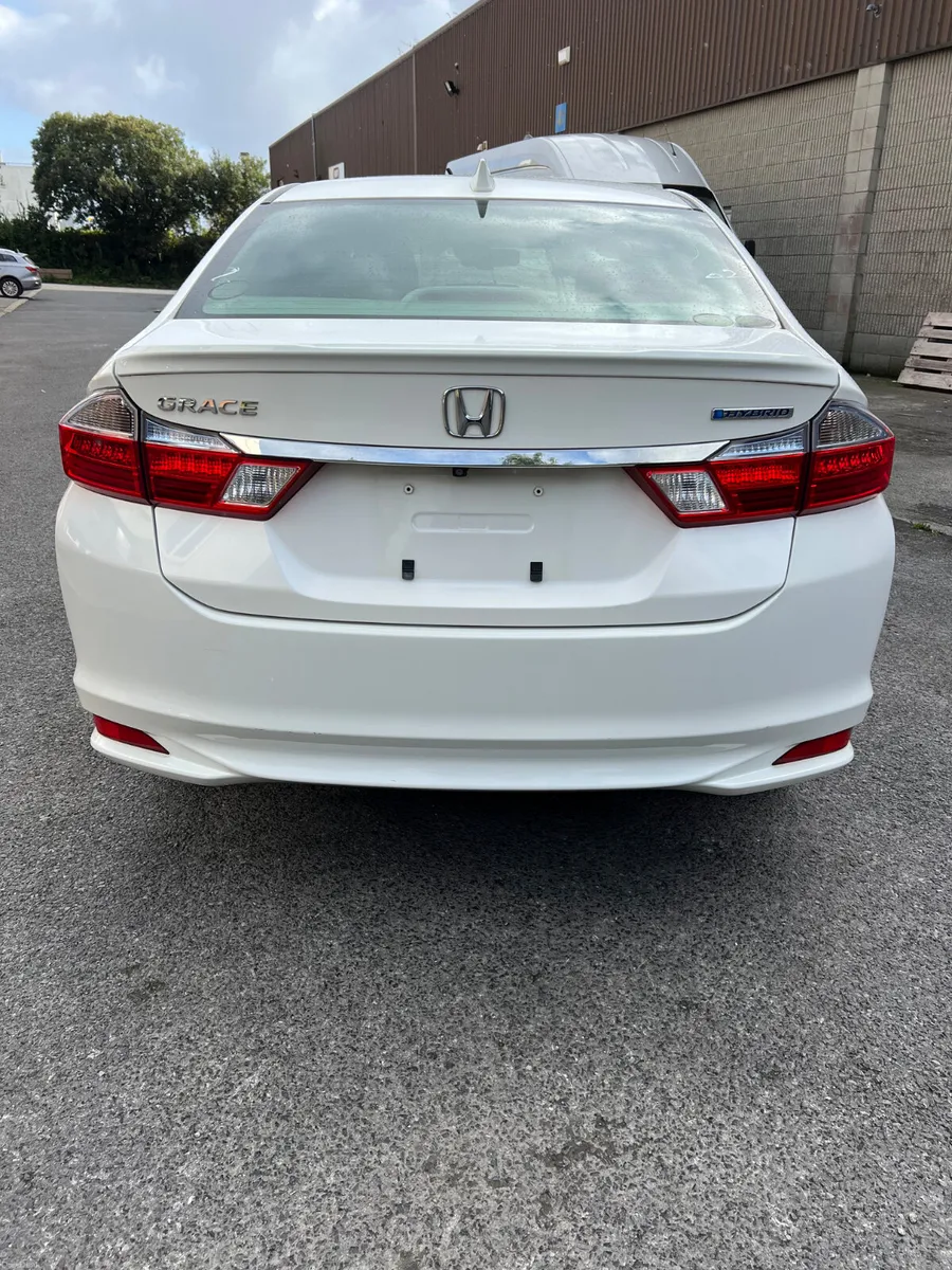 2015 Honda Grace 1.5L Hybrid Top Spec - Image 4