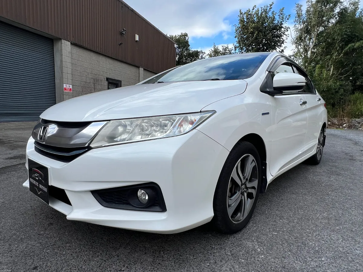 2015 Honda Grace 1.5L Hybrid Top Spec - Image 1