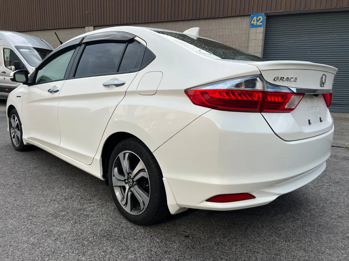 2015 Honda Grace 1.5L Hybrid Top Spec - Image 6