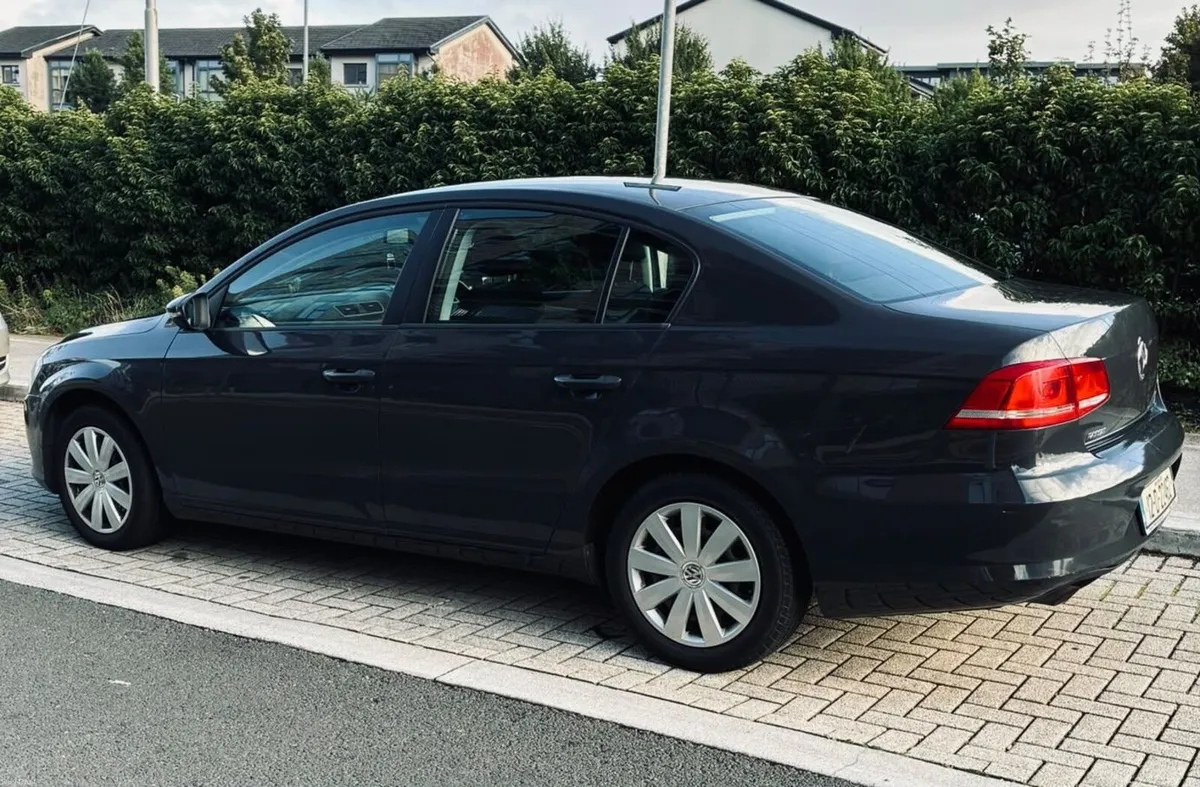 Volkswagen Passat 2012 - Image 3