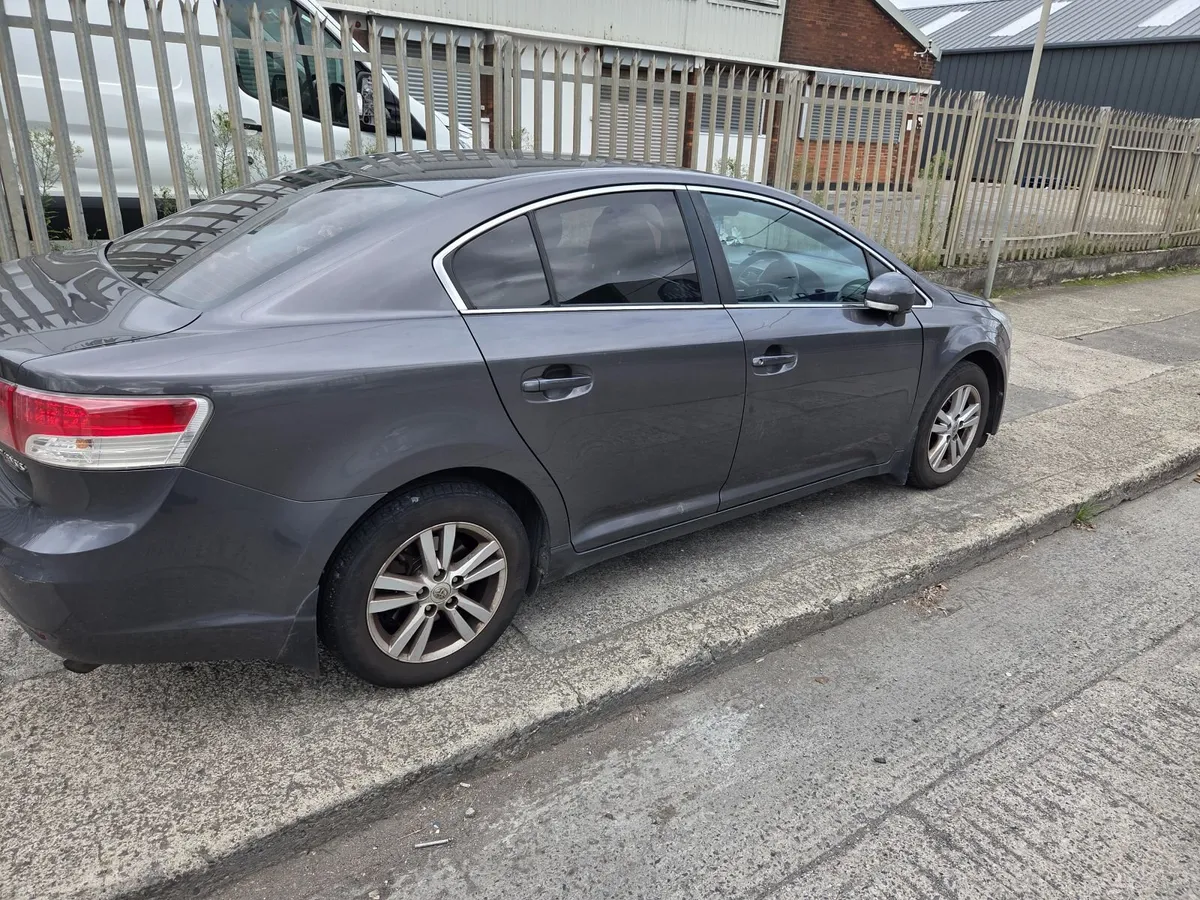 Toyota Avensis 2010 - Image 1