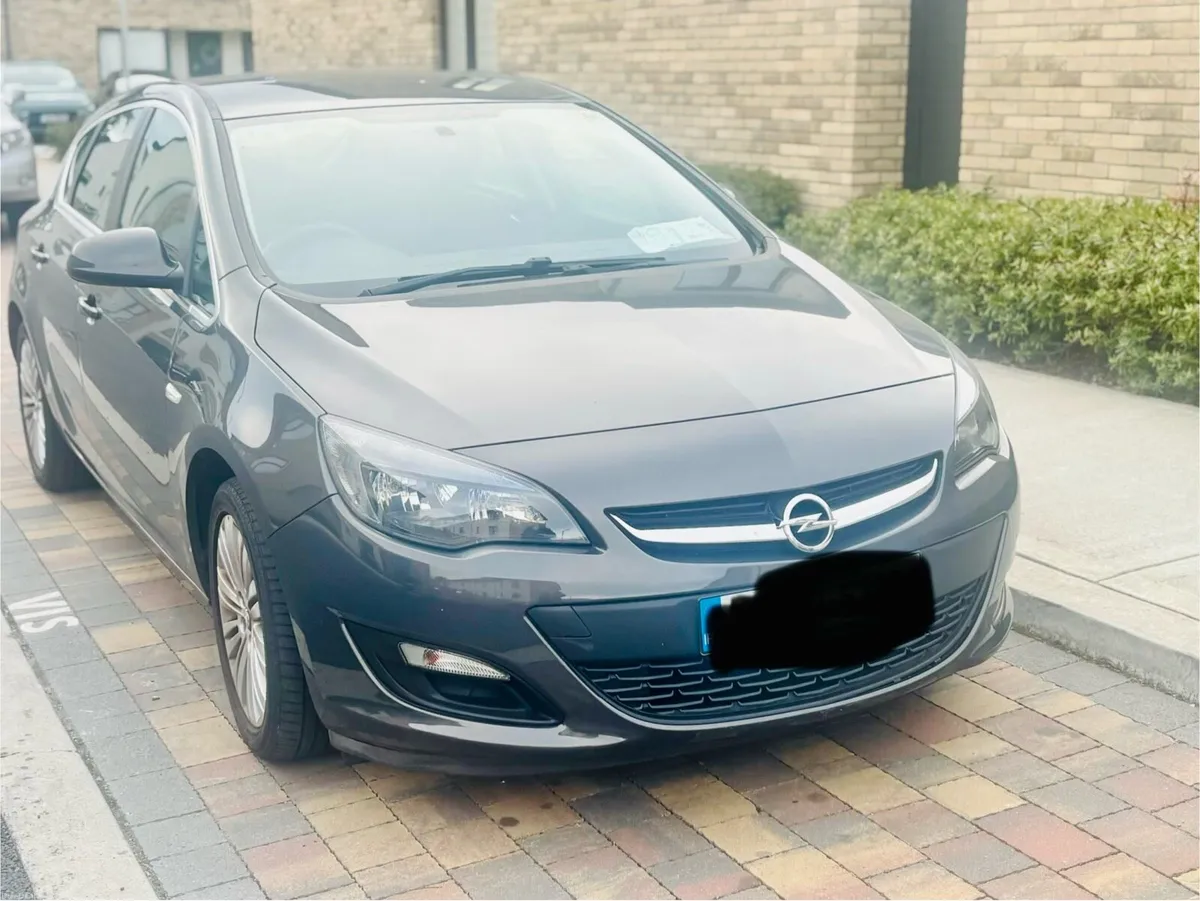 Opel Astra LOW MILEAGE EXCELLENT CONDITION - Image 1