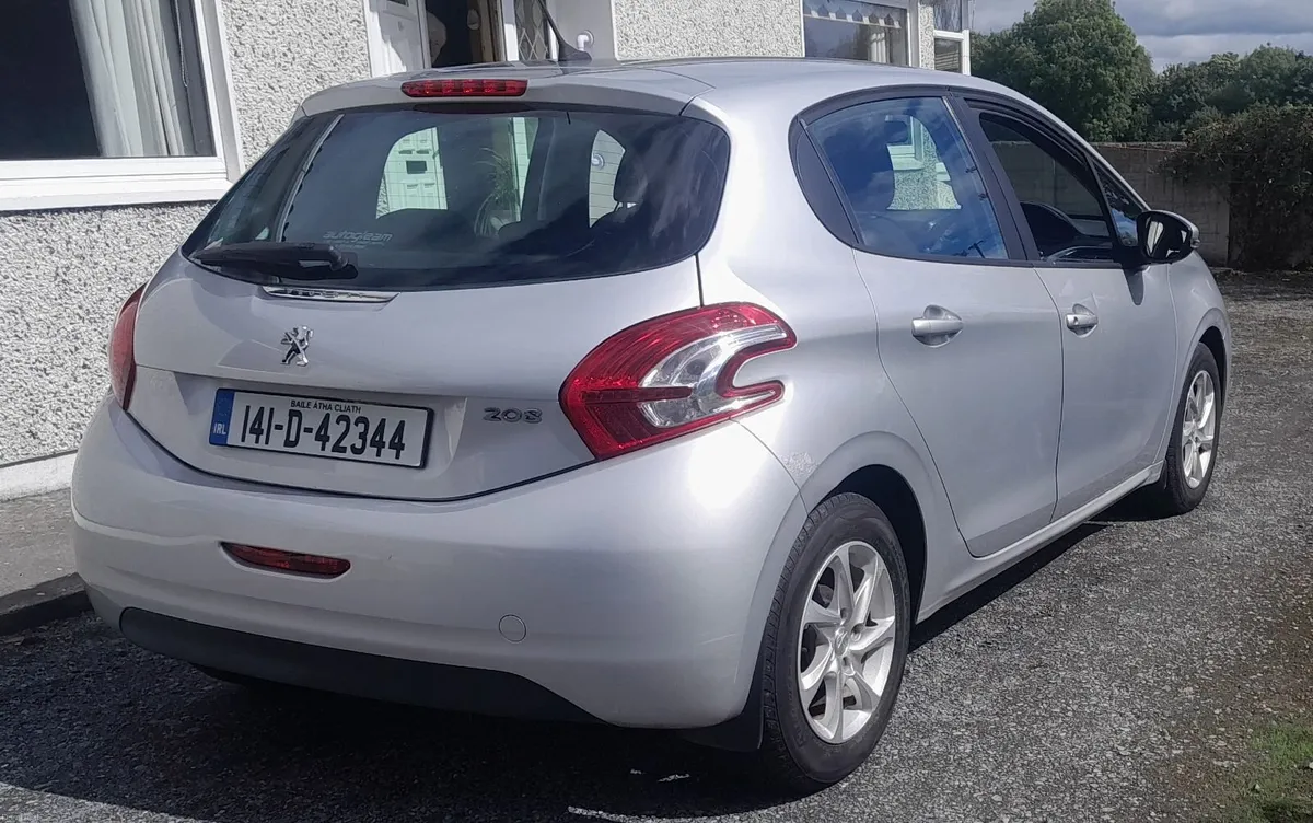 Peugeot 208 Active  2014 - Image 2