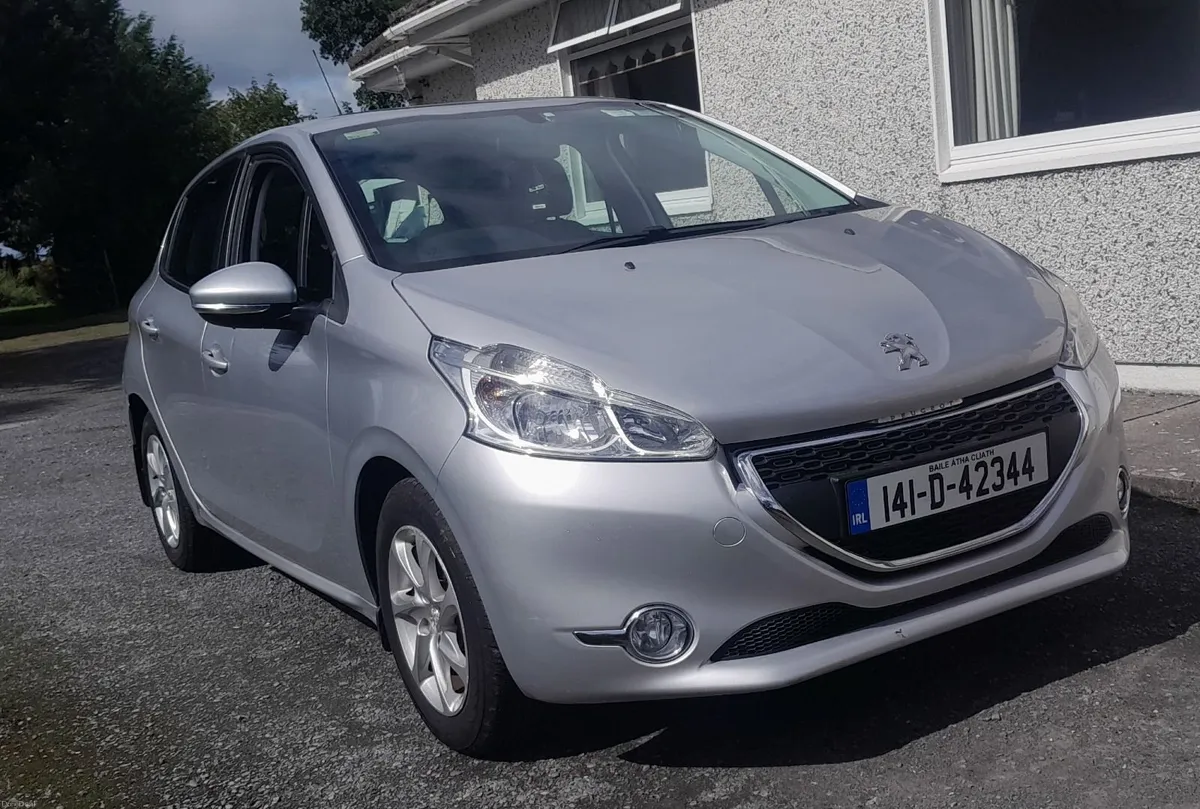 Peugeot 208 Active  2014 - Image 1