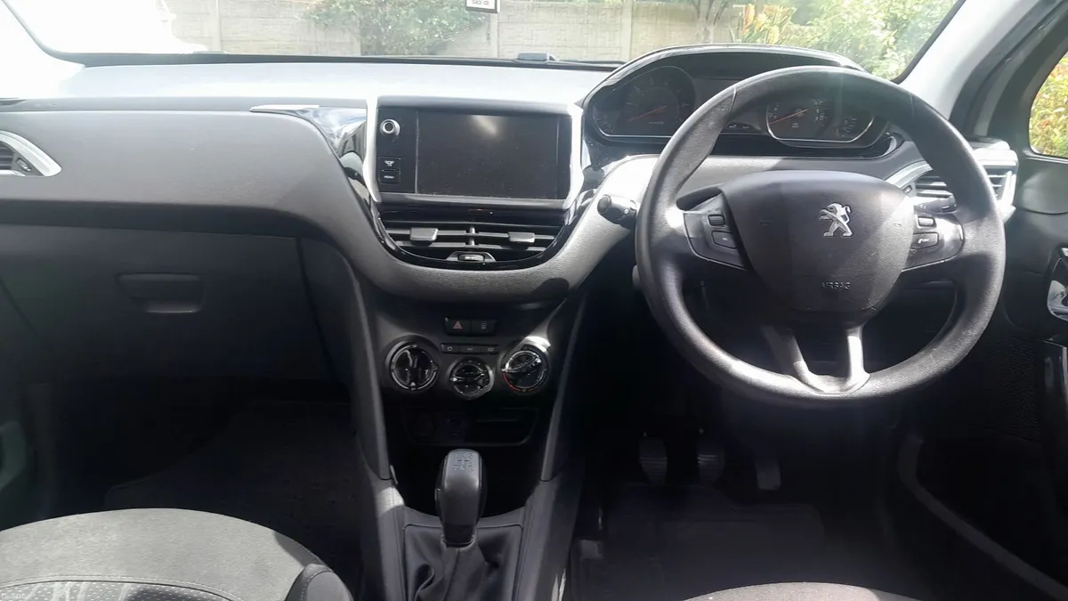 Peugeot 208 Active  2014 - Image 6