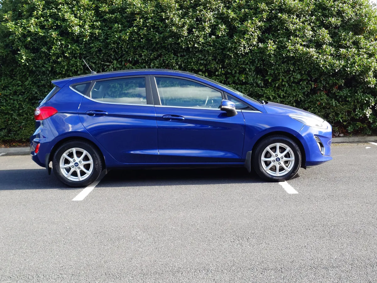 181 Ford Fiesta 1.1 Petrol 85PS ZETEC - Image 3