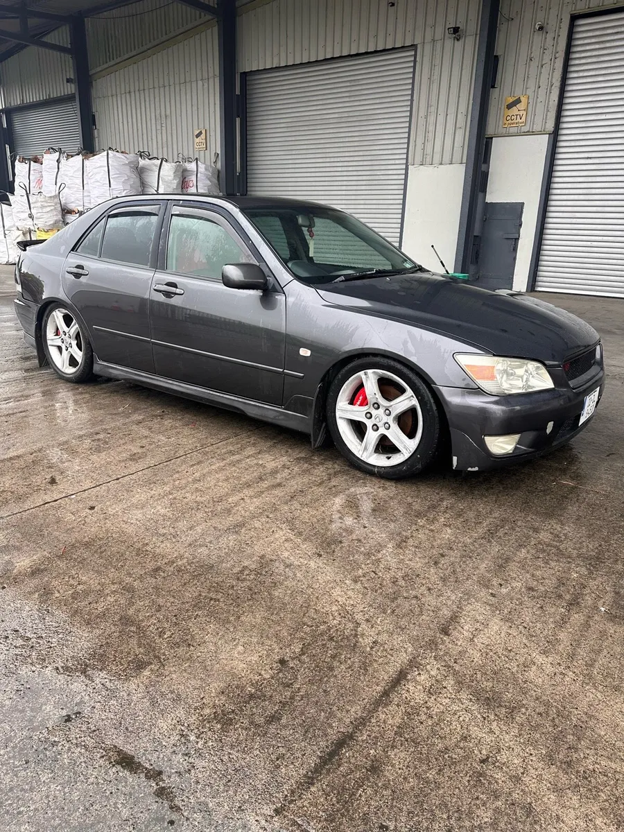Lexus IS200 Sport - Image 3