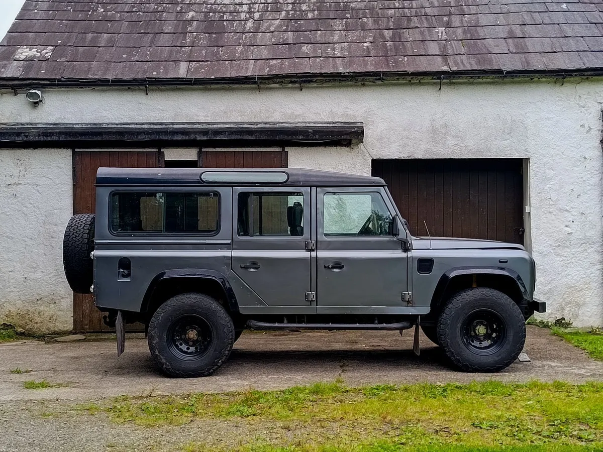 Land Rover Defender 2004 - Image 2