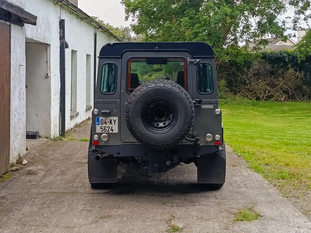 Land Rover Defender 2004 - Image 5