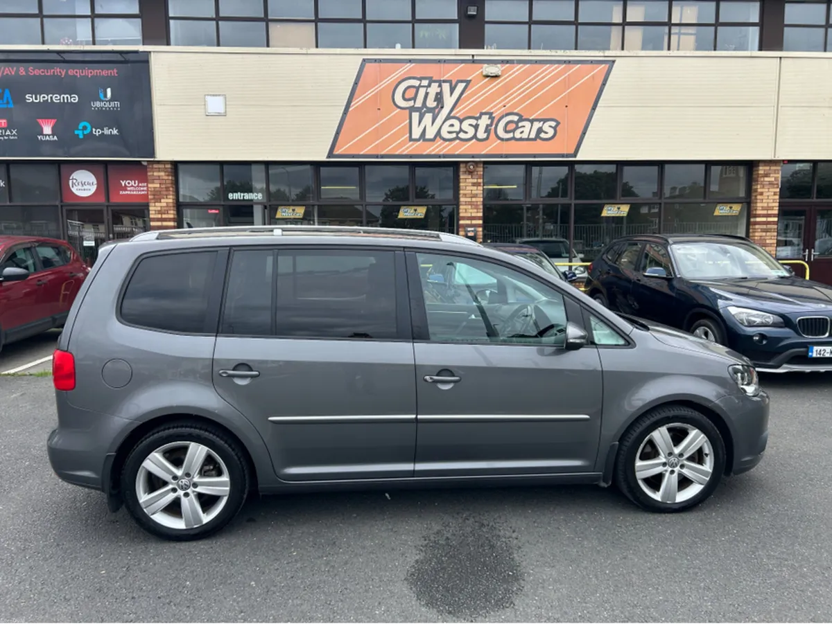 Volkswagen Touran HIGHLINE 2.0TDI/AUTO/64000KLMS// - Image 1