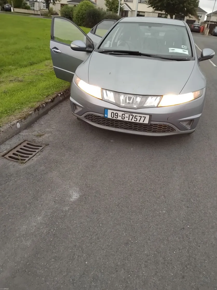 Honda Civic 2009 - Image 2