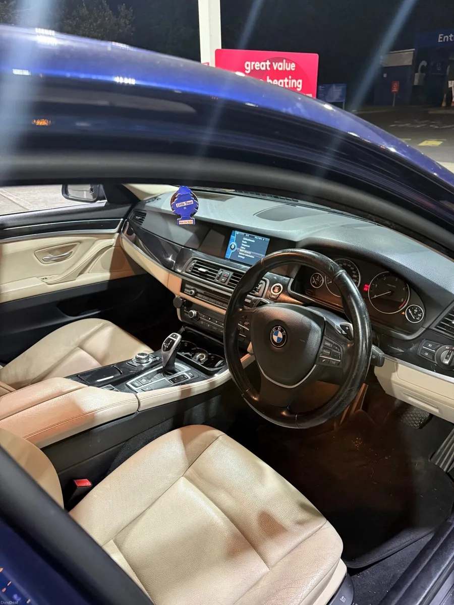 BMW 5-Series 2011 - Image 5