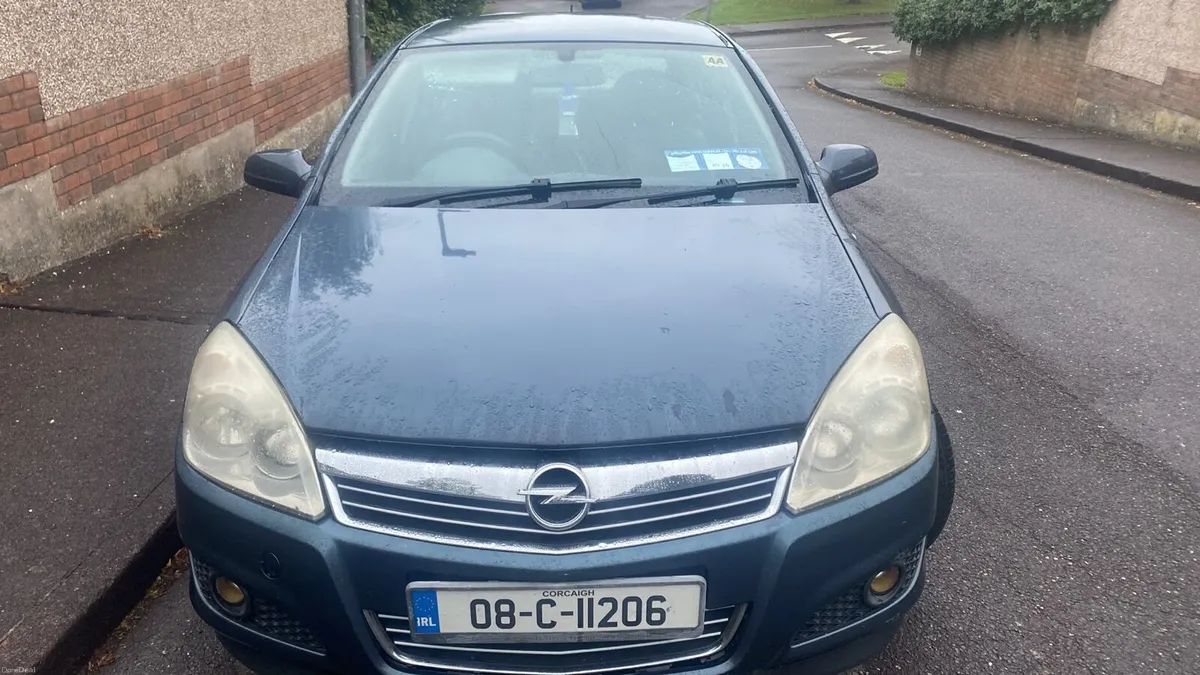 2008 Navy Opel Astra - Image 1
