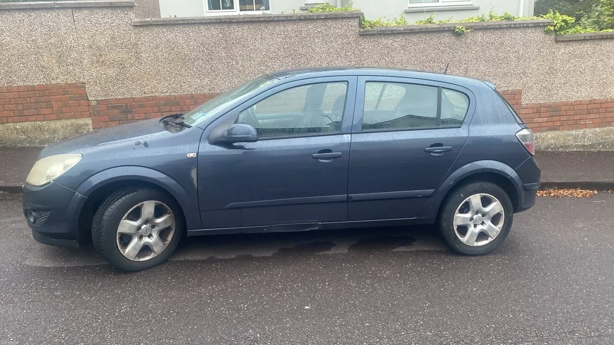 2008 Navy Opel Astra - Image 3