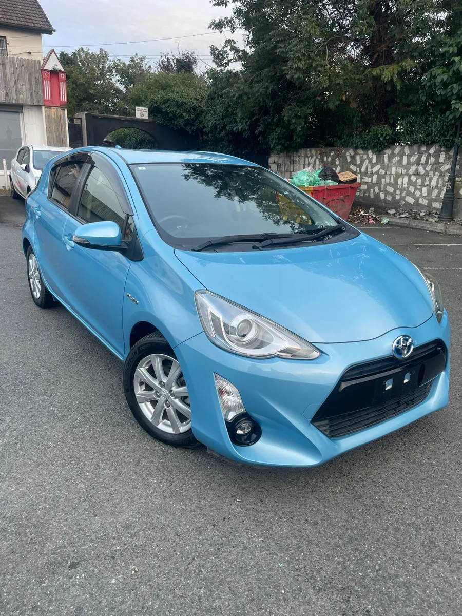 2015 Toyota aqua low mileage 21k push start - Image 1