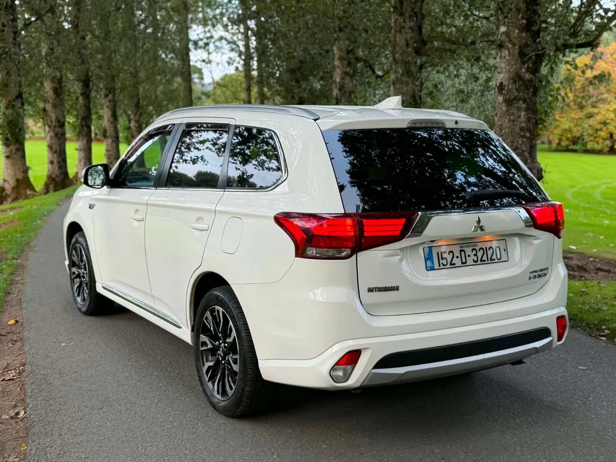Automatic Mitsubishi outlander 2.0 plug in hybrid - Image 3