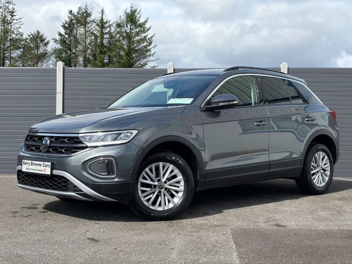 Volkswagen T-Roc LIFE TSI - Image 1