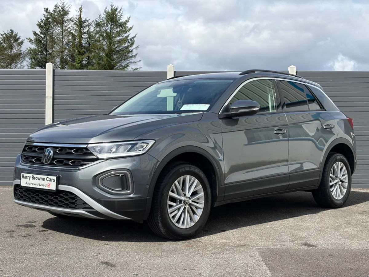 Volkswagen T-Roc LIFE TSI - Image 2