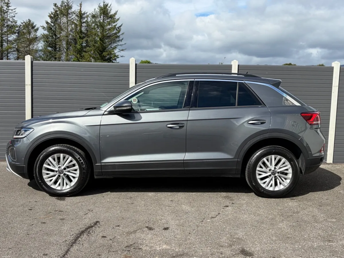 Volkswagen T-Roc LIFE TSI - Image 5