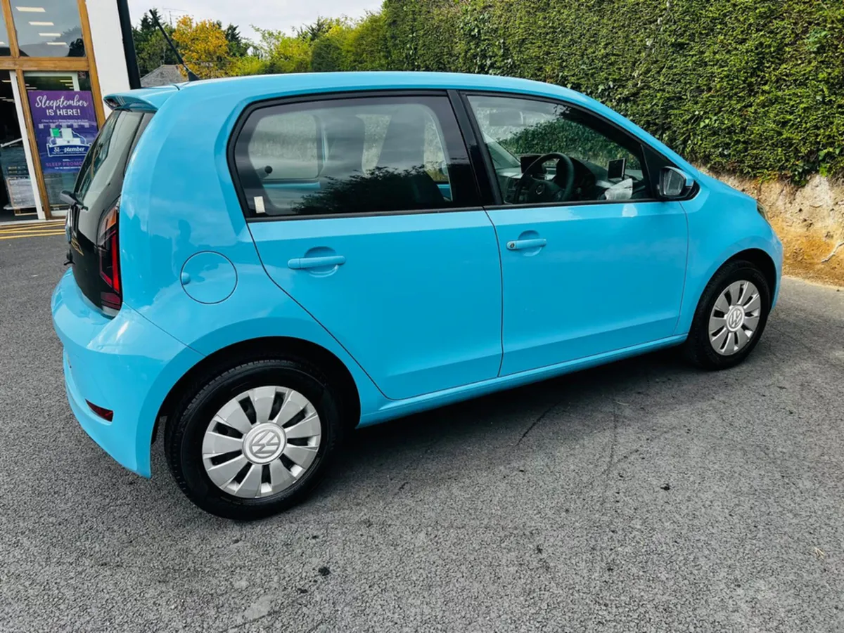 Volkswagen up! 1.0 AUTOMATIC 5 DR - Image 4