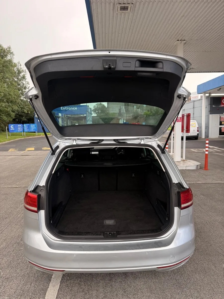 Volkswagen Passat 2016 - Image 6