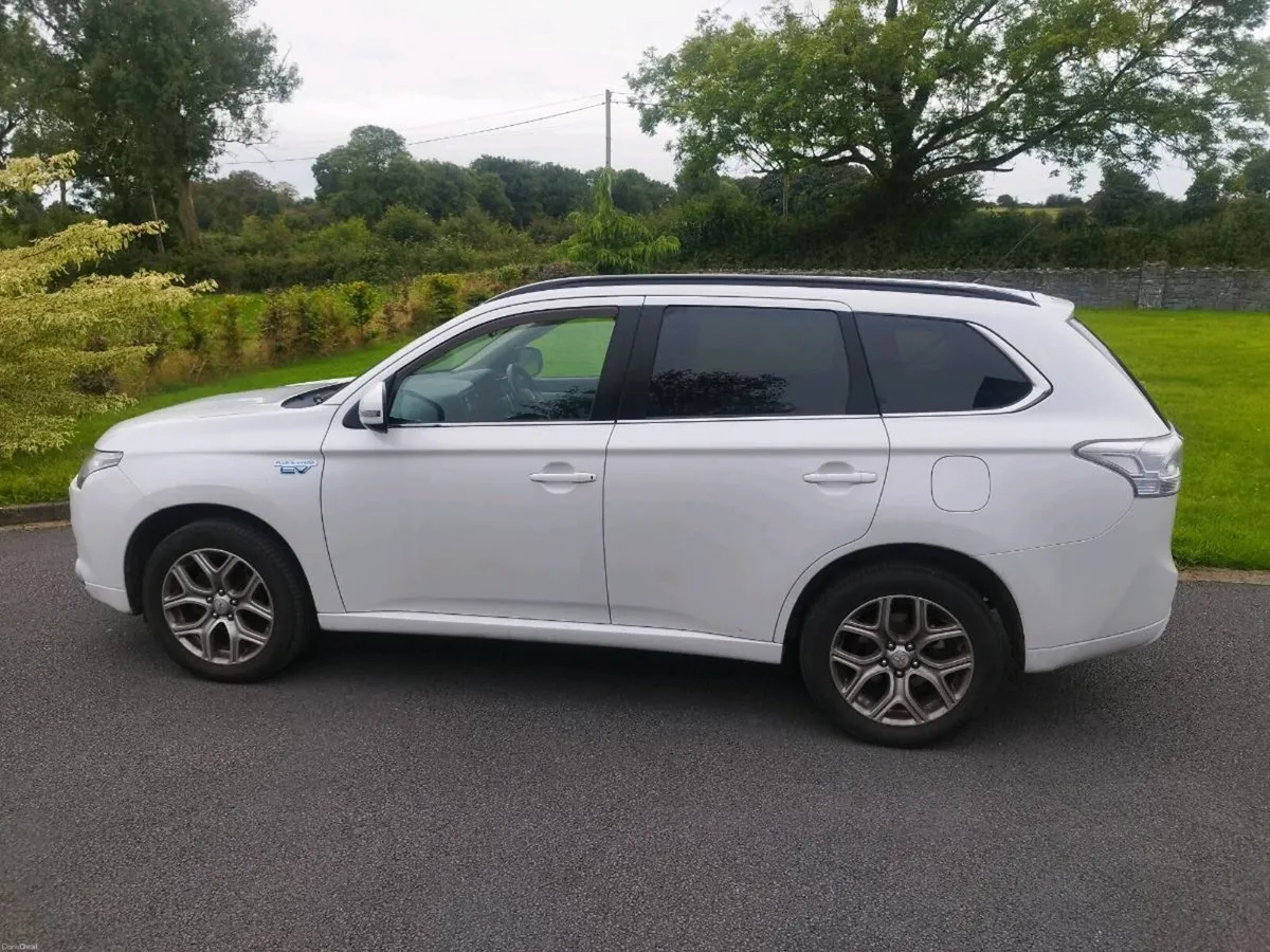 Outlander PHEV - Image 5