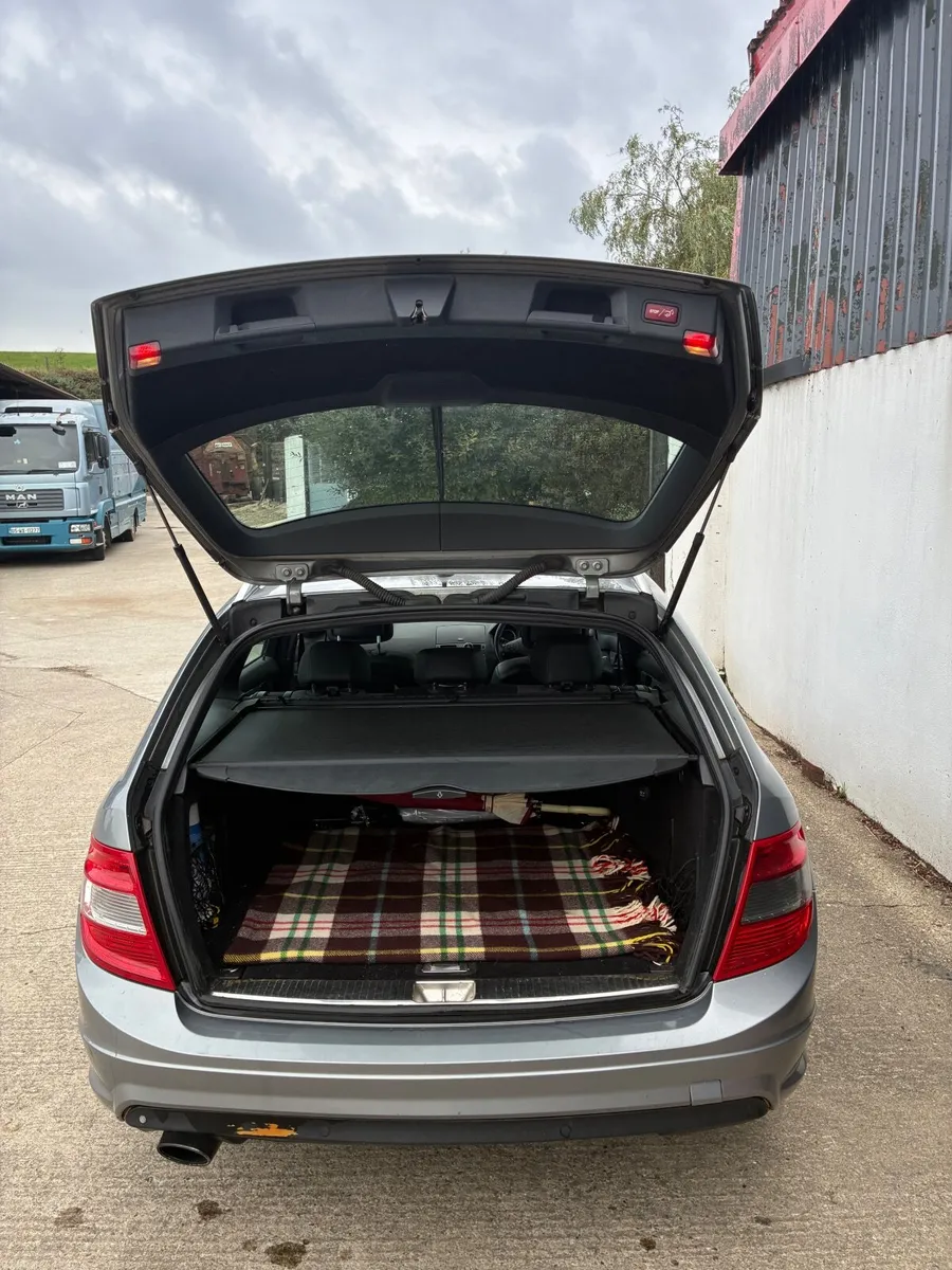 Mercedes-Benz C-Class 2010 - Image 6
