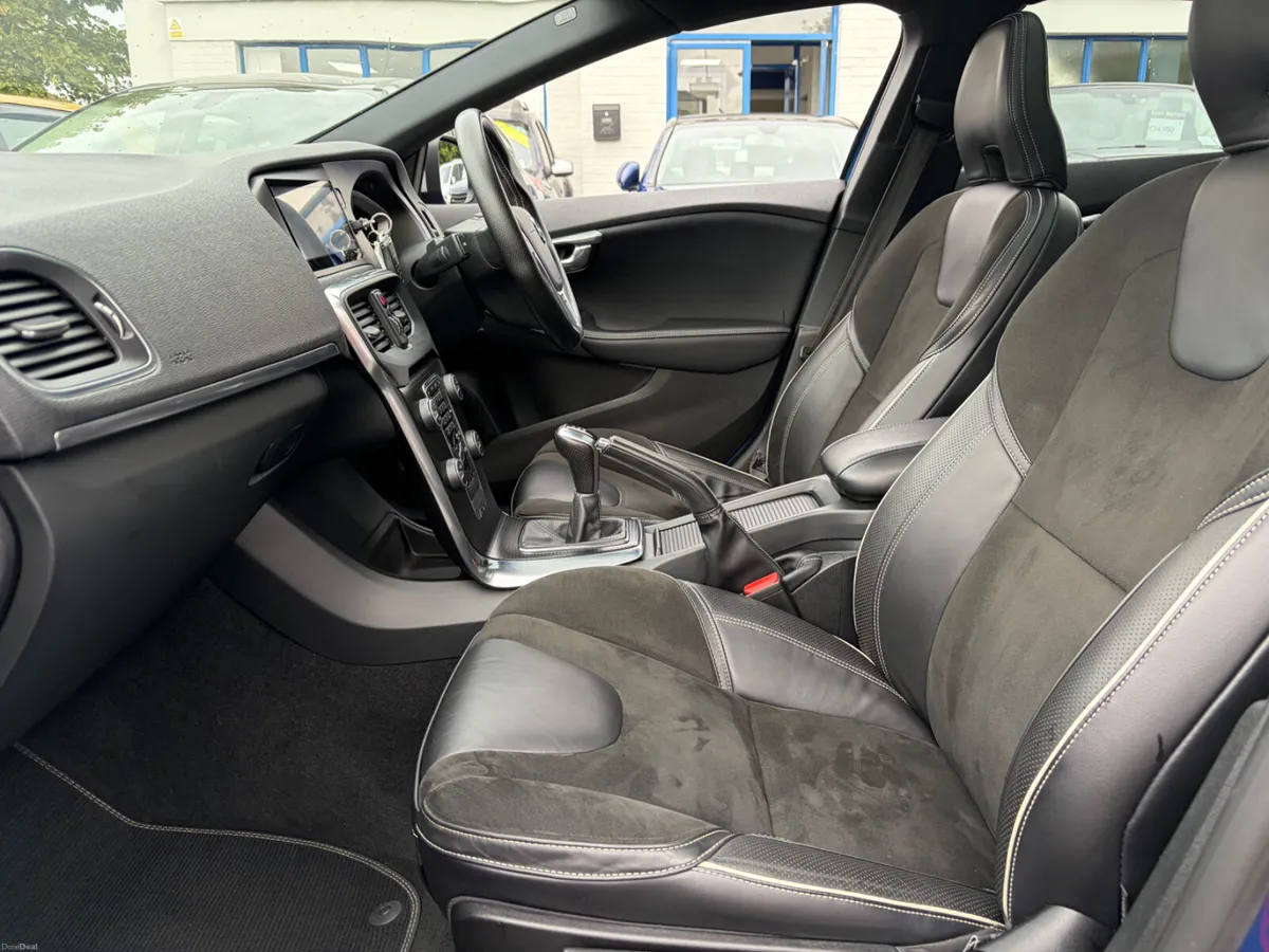 2016 VOLVO V40 2.0D4 R DESIGN PAN ROOF - Image 4