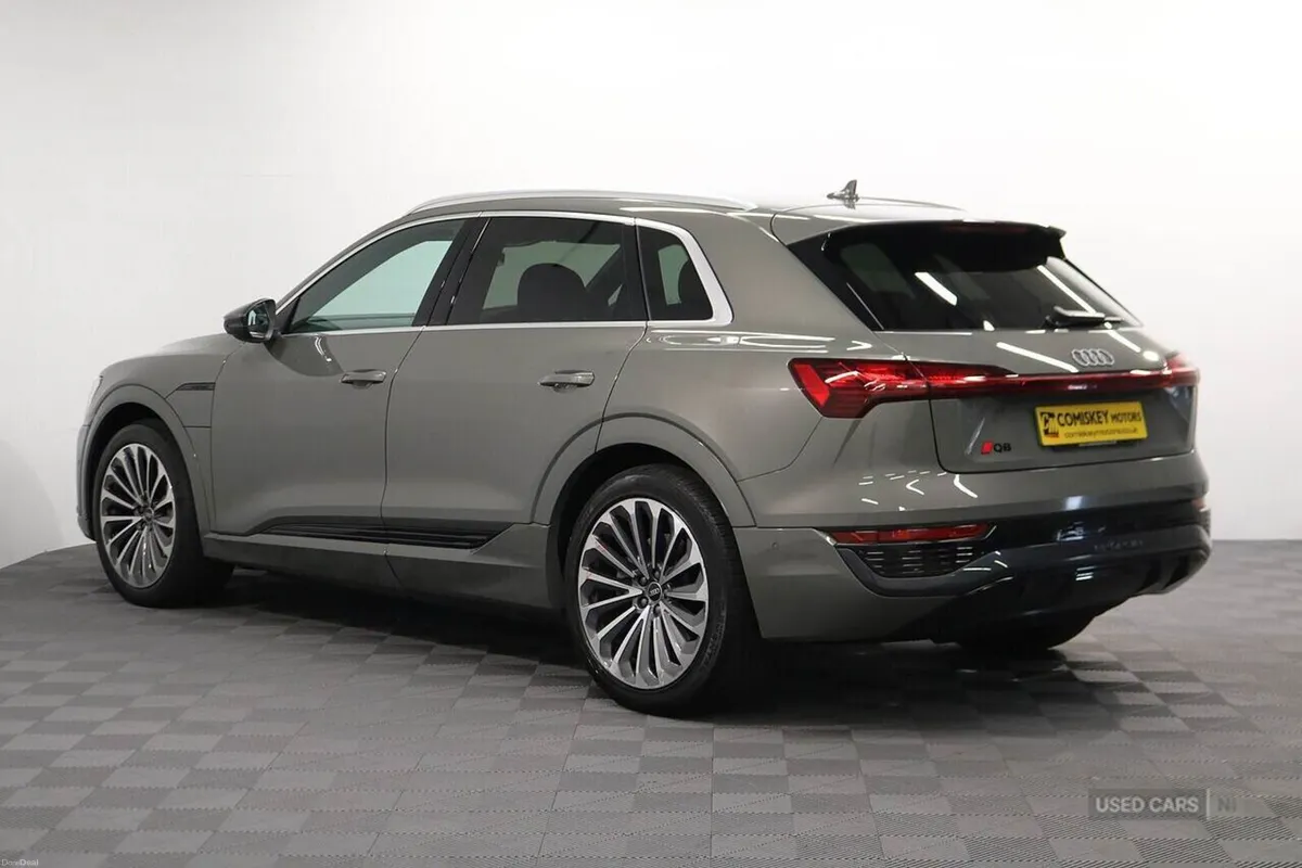 Audi Q8 e-tron S line - Image 3