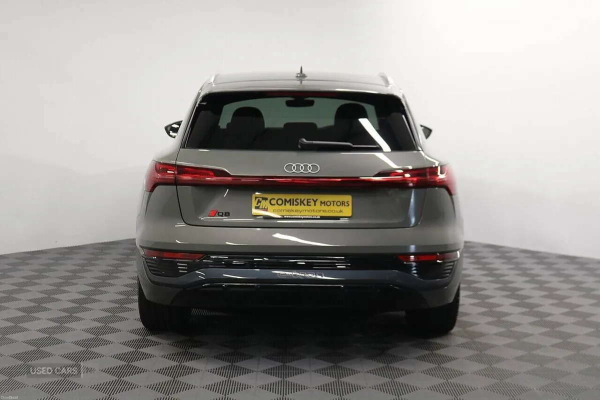 Audi Q8 e-tron S line - Image 4