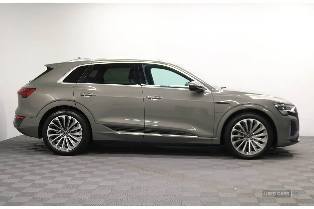Audi Q8 e-tron S line - Image 6