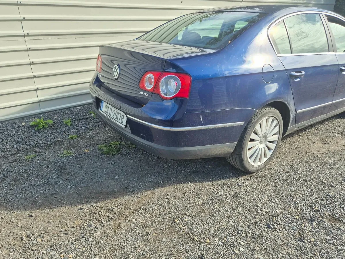 Volkswagen Passat 2009 - Image 4