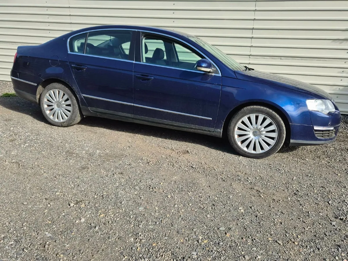Volkswagen Passat 2009 - Image 2