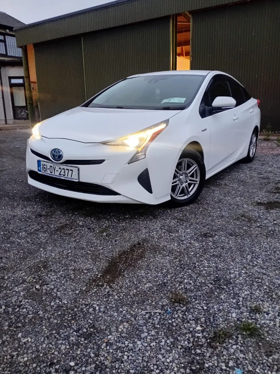 Toyota Prius 2016 - Image 1