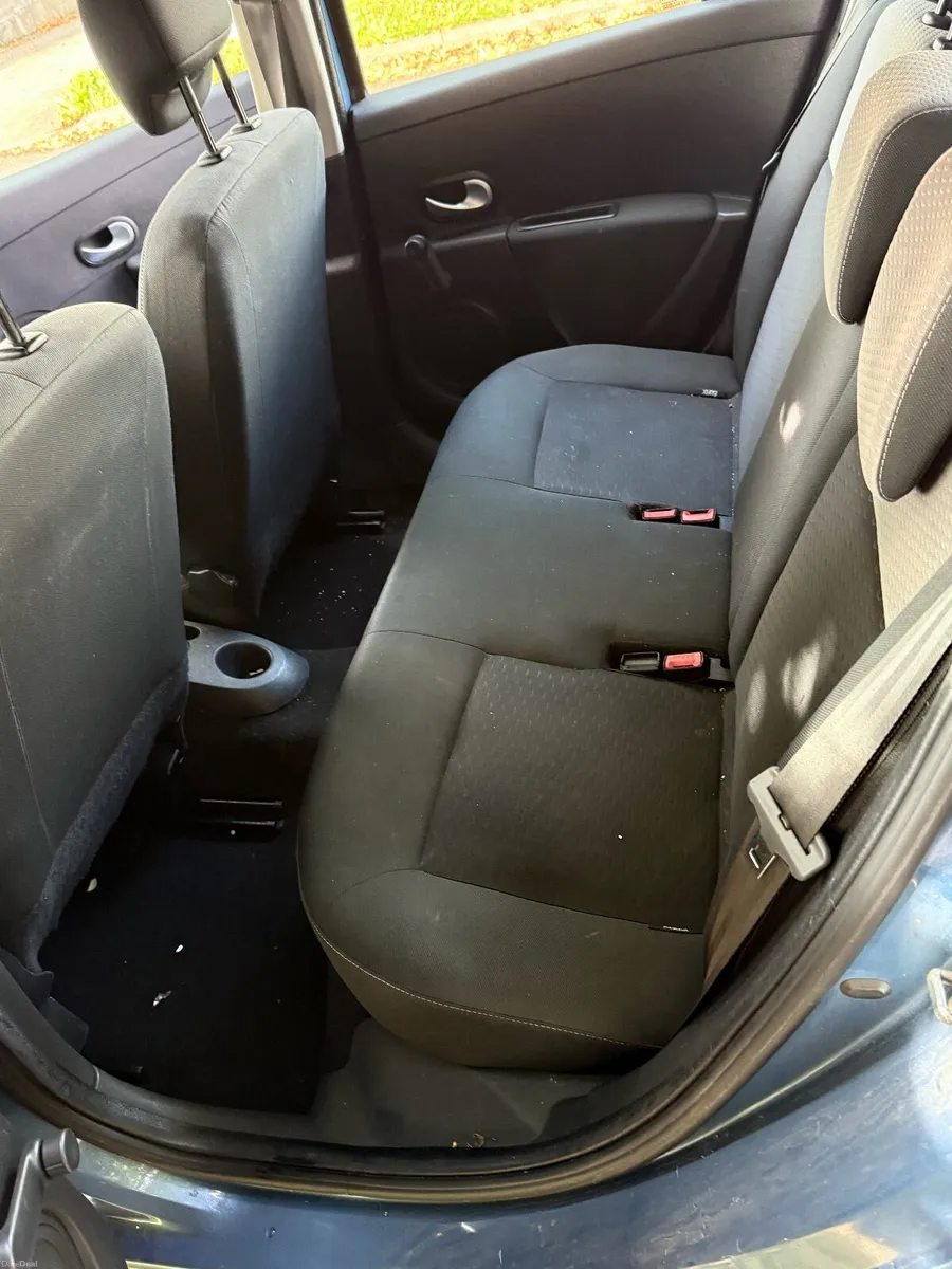 Renault Clio 2010 - Image 1