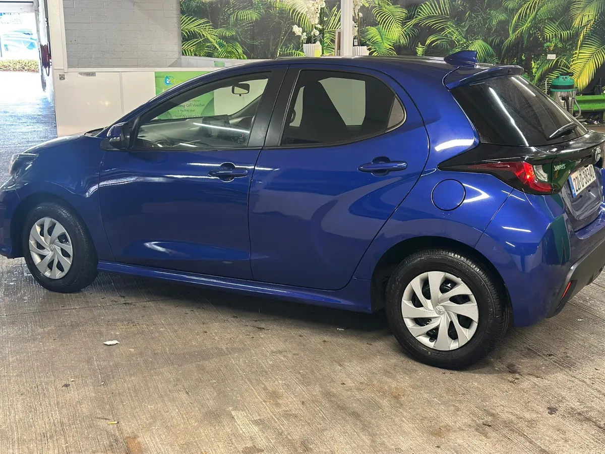Toyota Yaris 2022 - Image 2