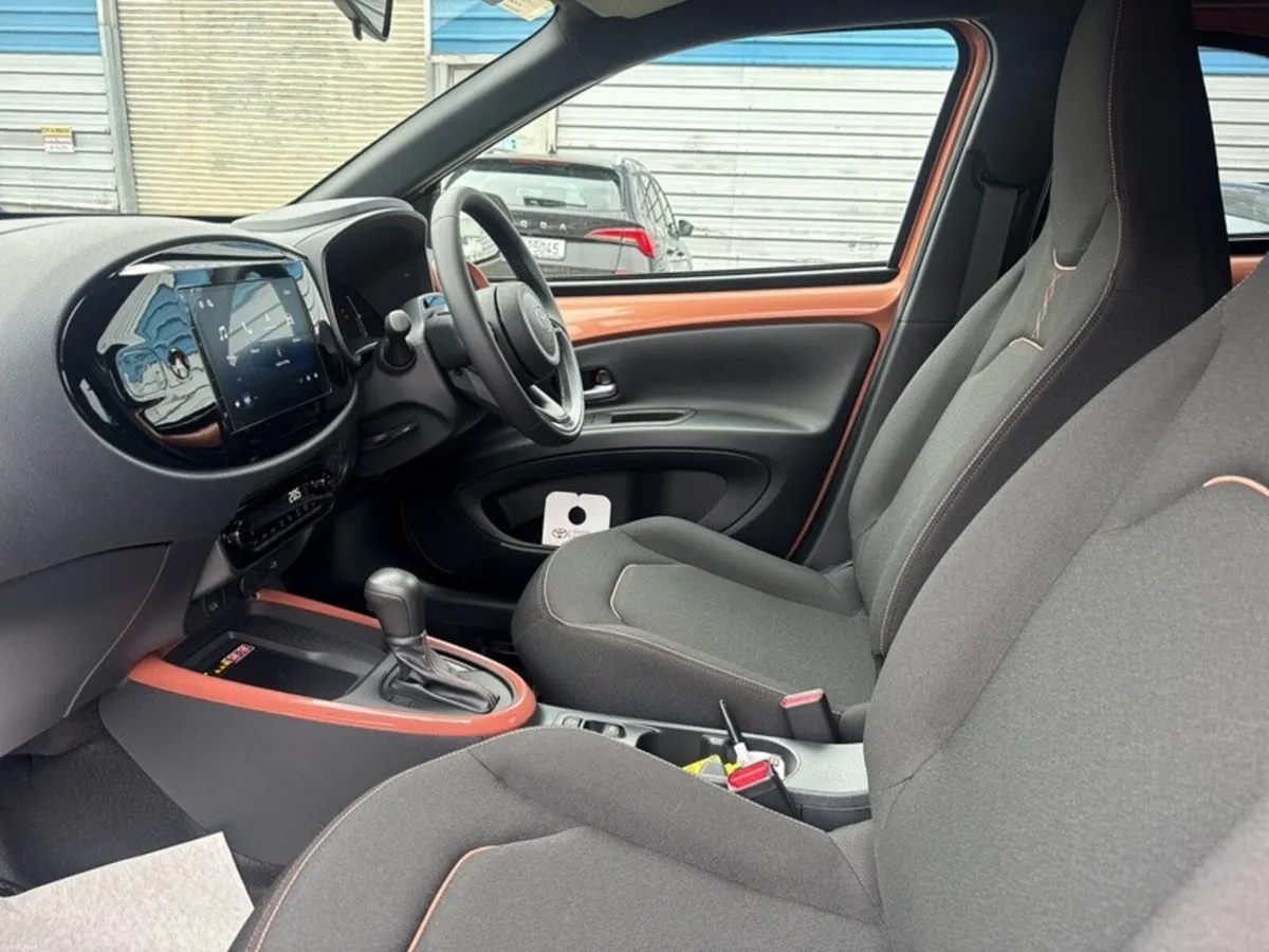 Toyota Aygo X DESIGN HYBRID AUTOMATIC // REAR CAME - Image 6