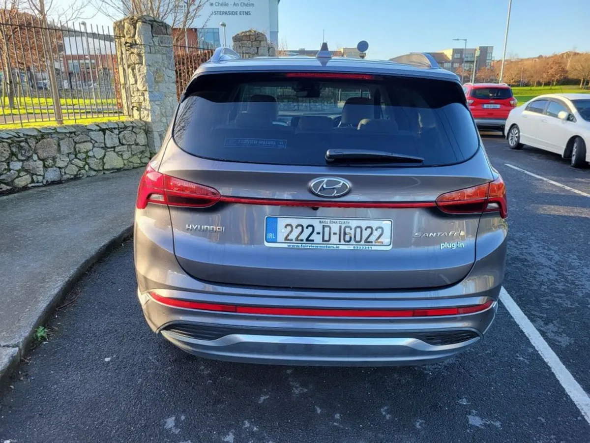 Hyundai Santa Fe 2022 PHEV 7 Seats - Image 5