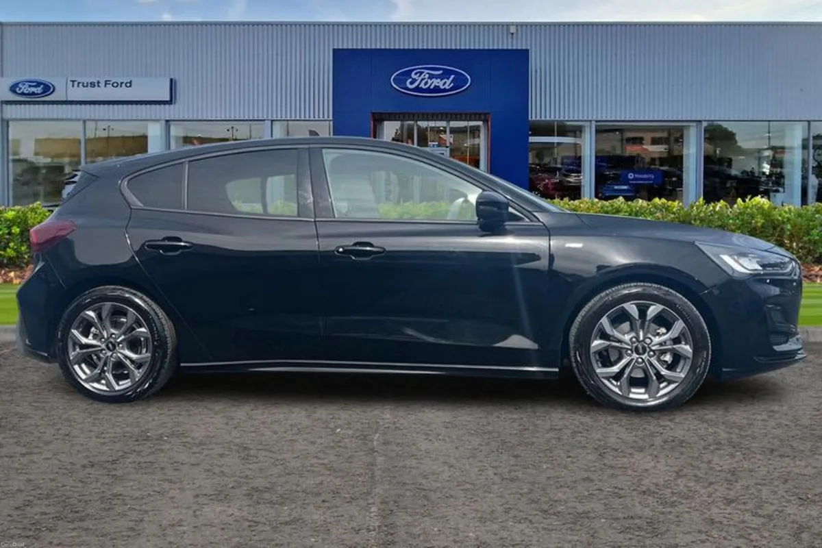 Ford Focus 1.0 EcoBoost Hybrid mHEV 155 ST-Line 5d - Image 3