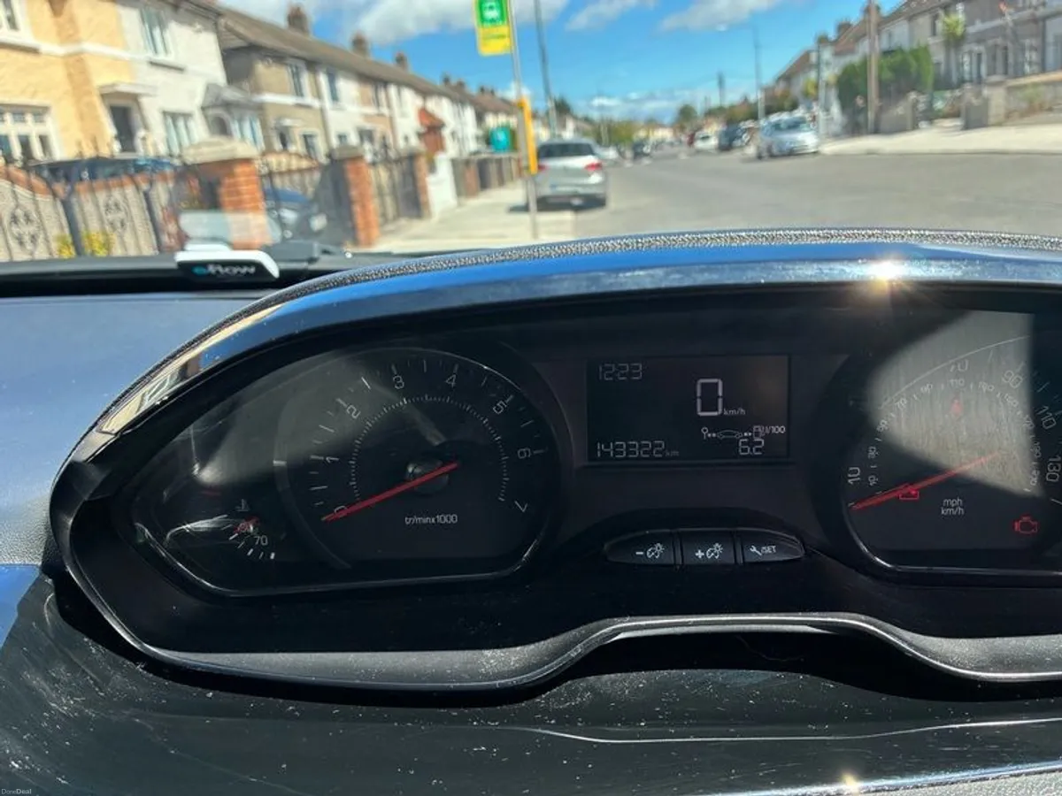 2014 Peugeot 208 - Image 3